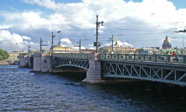 Sankt Petersburg_Dworzowy-Bridge_2005_Tag